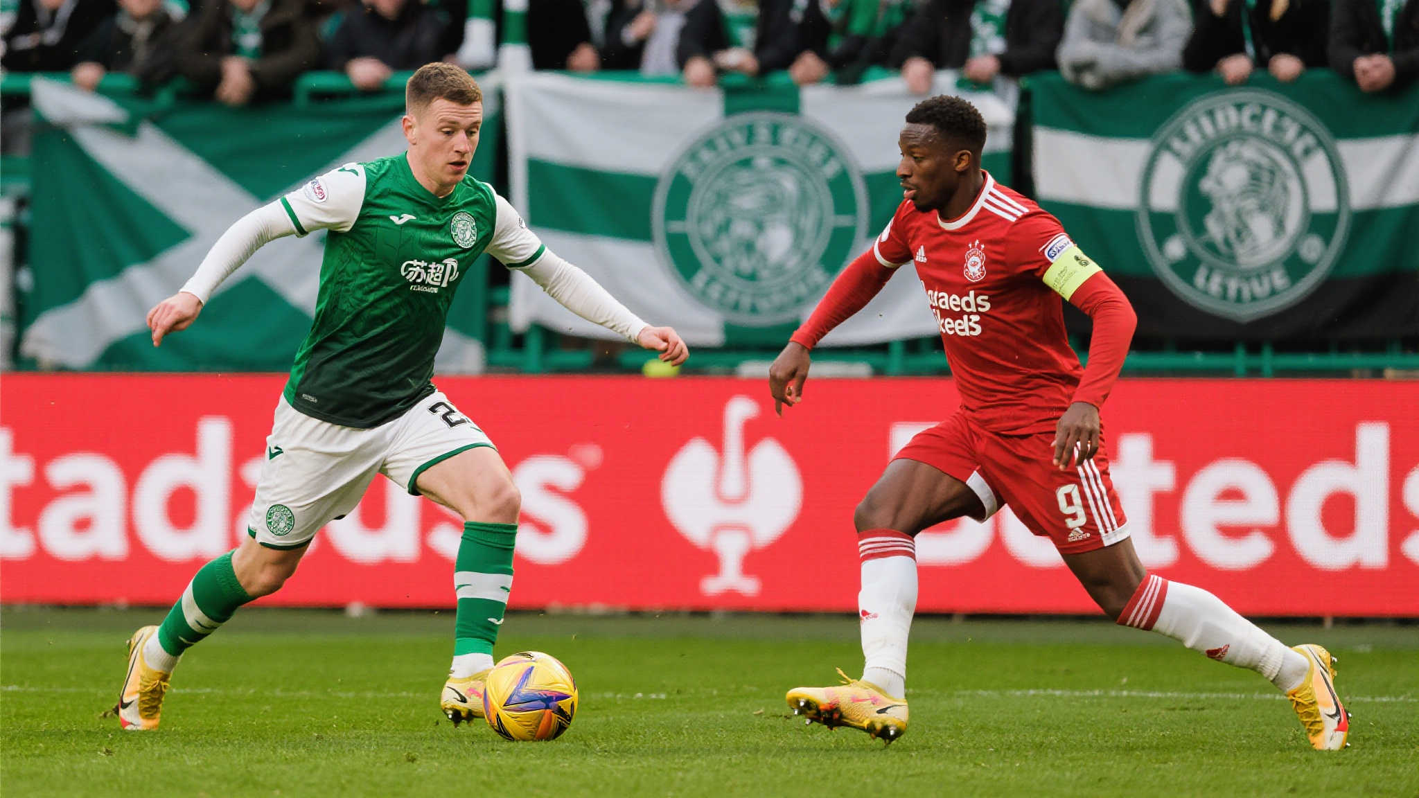 苏超:经济驱动与文化盛宴的交融 如果说经济是“苏超”的硬实力,那么文化则是它的软实